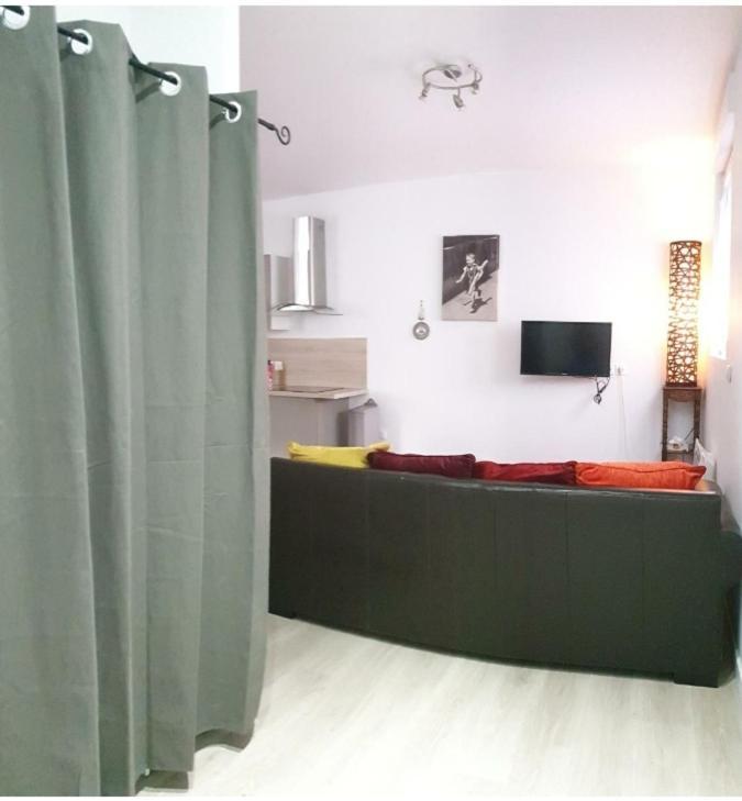 Appartement Hyper-Centre Epernay Avec Sauna Et Parking Prive Kültér fotó
